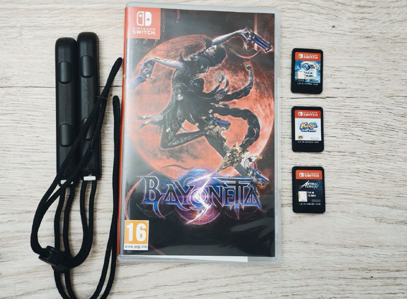 Nintendo Switch V2 с играми Bayonetta 2,3, Kirbi Star Allies, Astral Chain 4