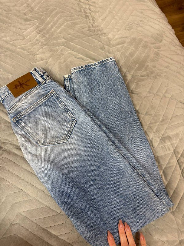 Две пары женских джинс CK и Massimo