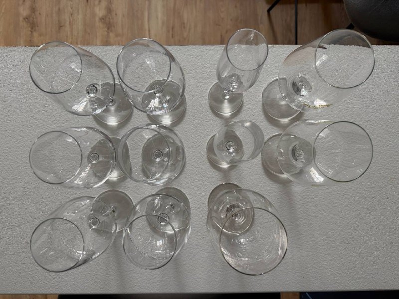 11 бокалов для вина и шампанского