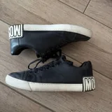 Черные кожаные кеды Moschino 1
