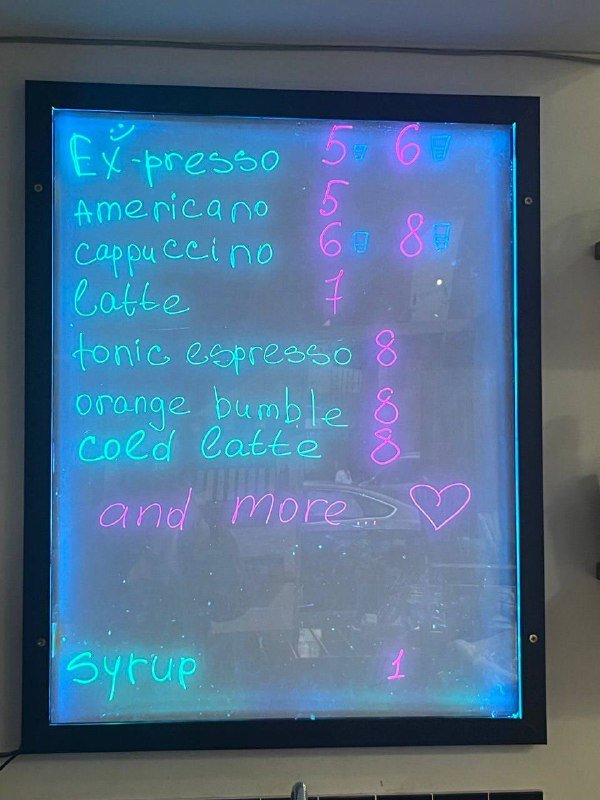 Полки, лэд доска, зеркало, стол, морозилка, холодильник, барная стойка, вешалки 5