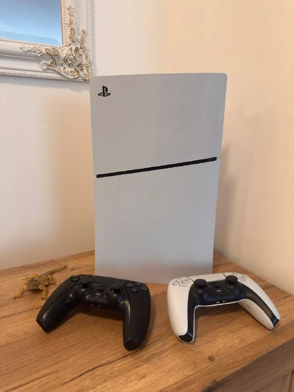 PlayStation 5 Slim 1TB с дисководом и двумя геймпадами