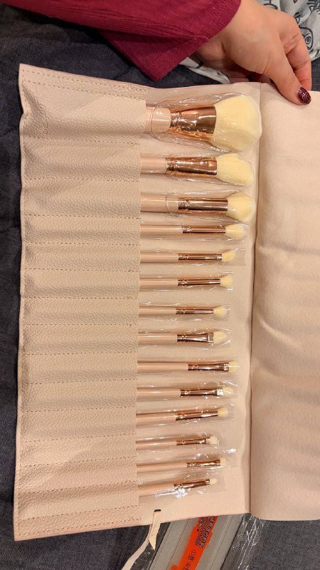ColourPop Ultimate brush roll set 1