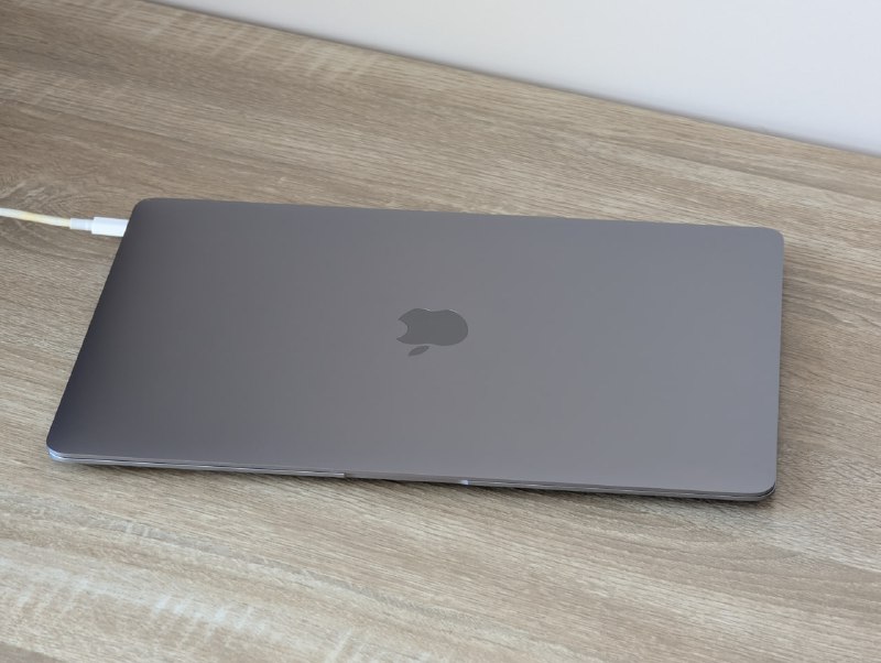 MacBook Air M1 8/512 2020, MacBook Pro i5 8/512 2019 3