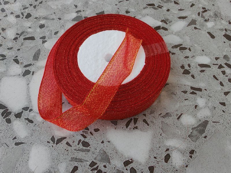 Лента, иголки, бисер, нитки для шитья и творчества