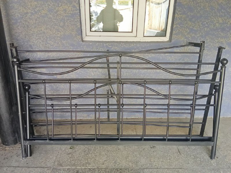 Двуспальная кровать