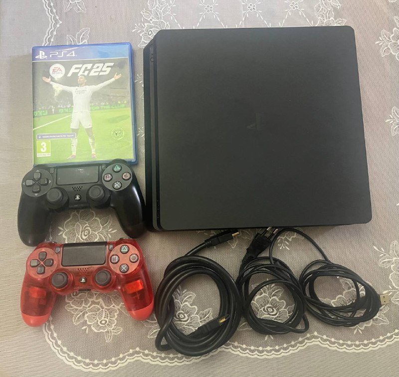PlayStation 4 Slim 500gb с двумя джойстиками и игрой ФИФА 25