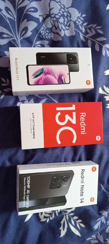Три телефона Redmi Note 14, Redmi 13C, Redmi Note 12S и буфер 4