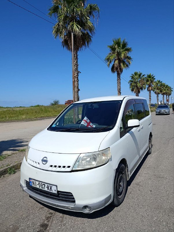 Nissan Serena 2005 машина