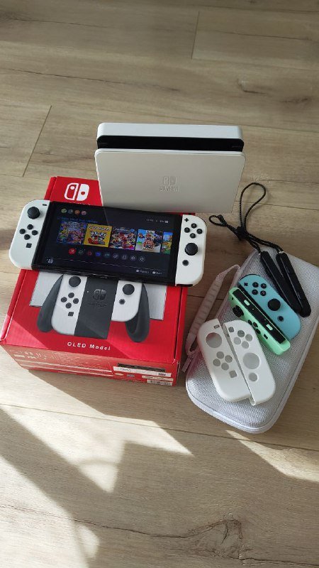 Switch OLED White, 2 чехла, 2 доп. джойкона, игры