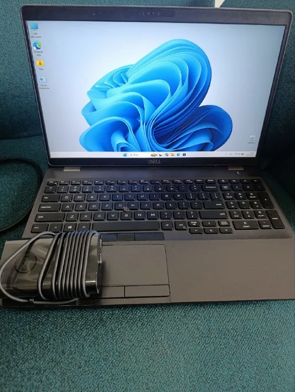 Dell Latitude 5500 сенсорный ноутбук 1