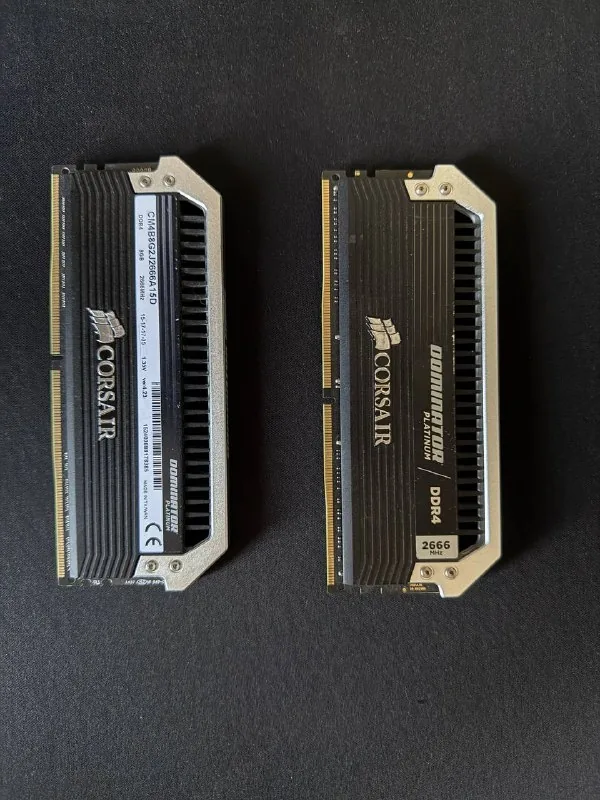 Оперативная память Corsair DDR4 без RGB, комплект