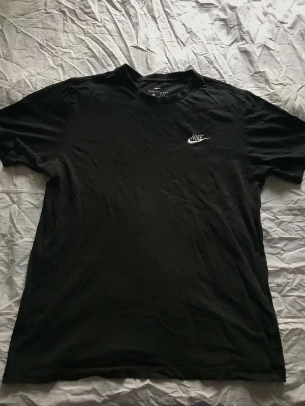 Футболка Nike, джинсовые шорты 1