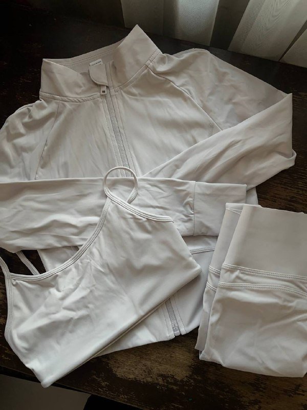 Спортивные комплекты Berelys бело-бежевый и зелёный комплект 1