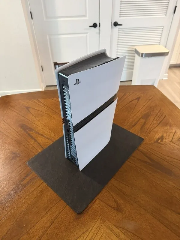 PlayStation 5 Pro, 2 геймпада, станция 1