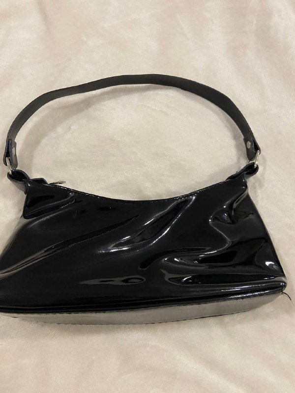 чёрная кожанная куртка, очки, шарф, зимняя куртка, джинсовая накидка, сумка, рюкзак 6