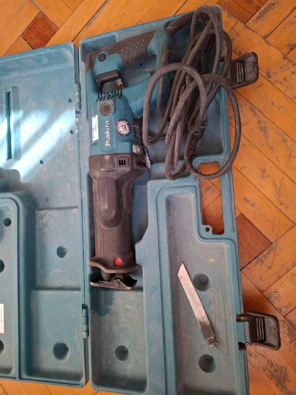 Сабельная пила Makita JR3050T 2