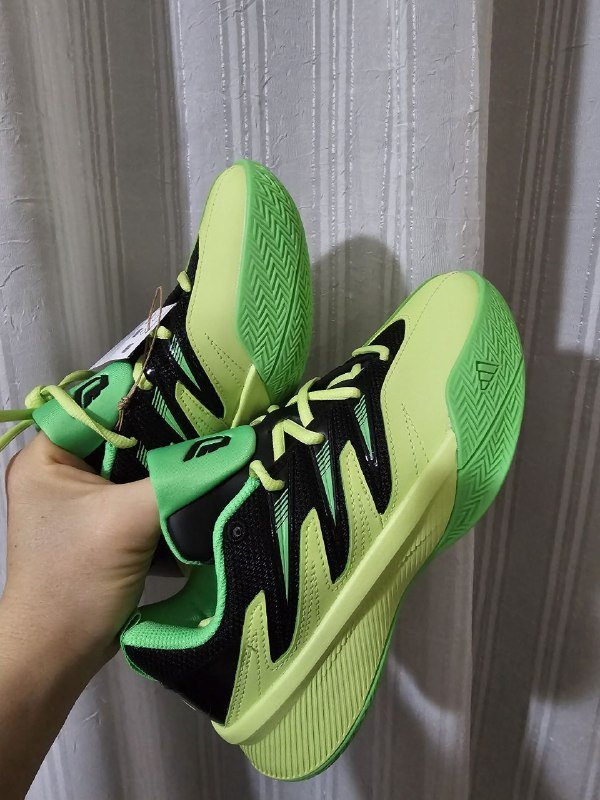 Кроссовки Adidas 35/36 размер