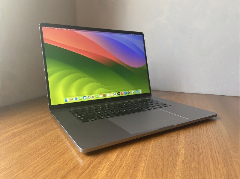 MacBook Pro 2019 i7 32GB 1TB SSD 2
