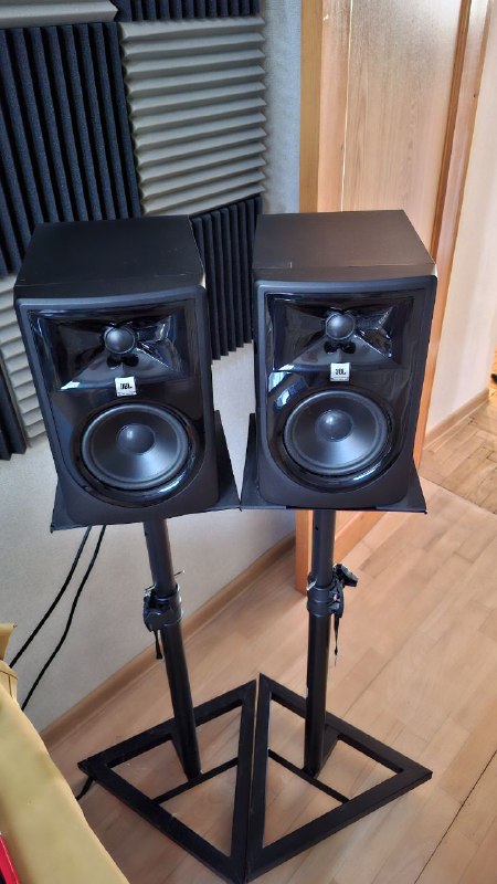 JBL 305P Mkll студийные мониторы с стойками и кабелями