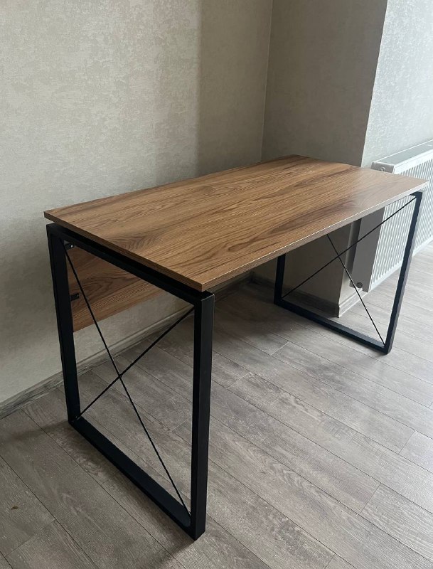 Стол деревянный с металлическими ножками 3