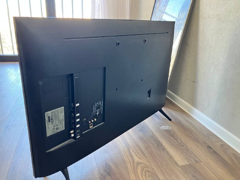 Телевизор Samsung UE43TU8000U 3