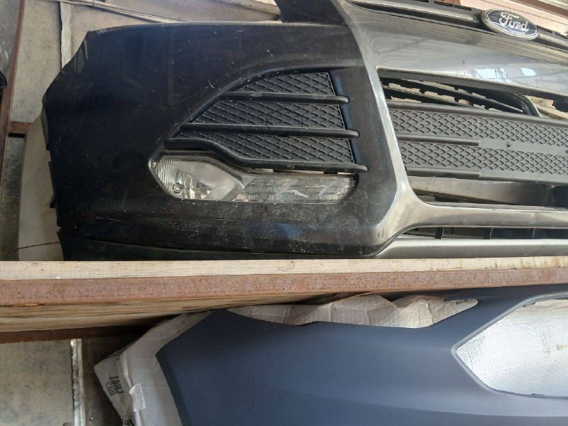 Передний бампер Ford Escape 2013-2016 в сборе