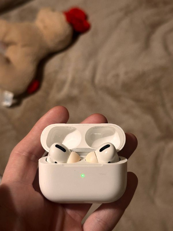 наушники AirPods Pro, духи Hermes, Armaf Club de Nuit 3