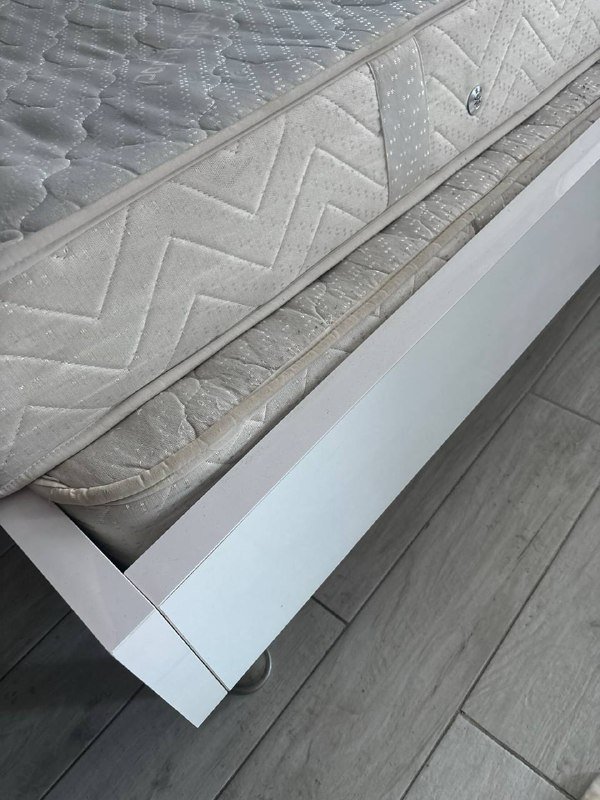 Кровать и два матраса 2