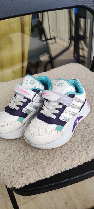 Детские кроссовки 27-28 размер 2