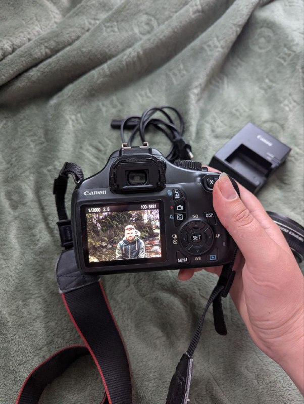Фотоаппарат Canon 1100D, объектив 18-55mm, объектив 40mm 4