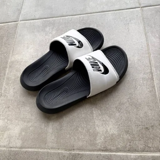 Сланцы Nike