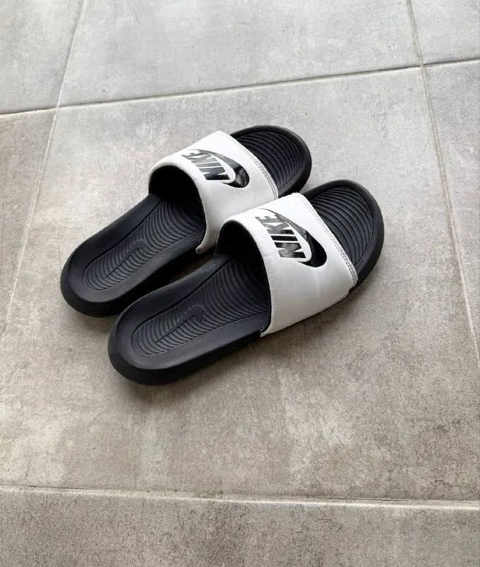 Сланцы Nike