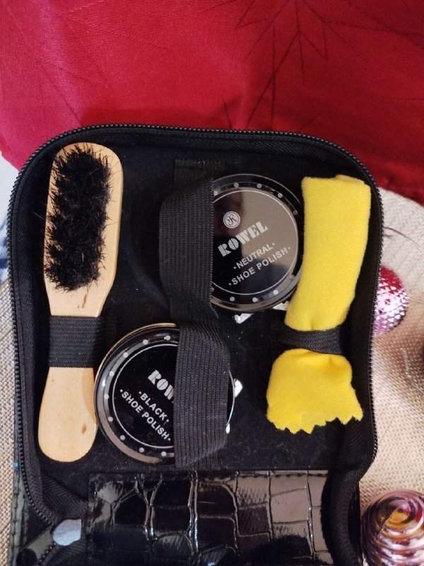 Набор для обуви в органайзере с кремами, щетками, салфеткой и рожком 2