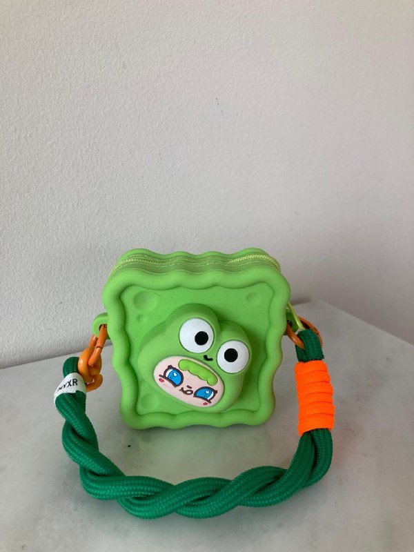 Веер односторонний, стакан кока-кола, браслет, маленькая сумочка, гирлянда 4