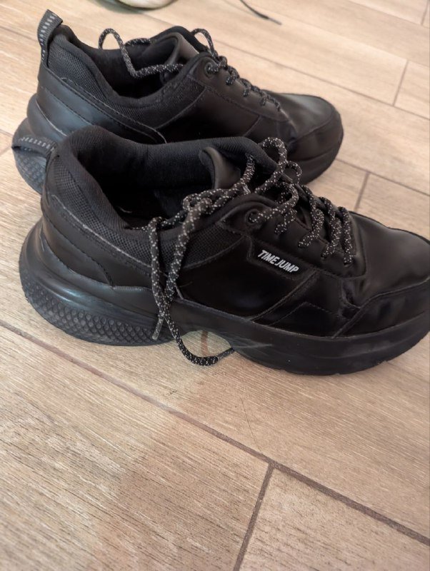 Мужские черные кроссовки 43, женские кроссовки 39 2