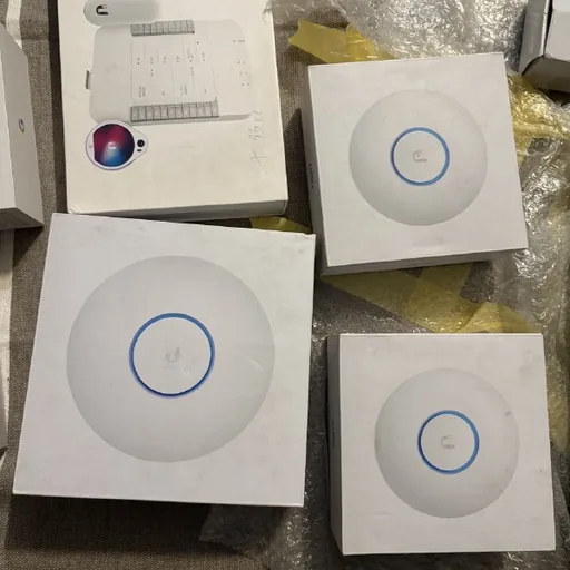 Точки доступа Wi-Fi Ubiquiti UniFi