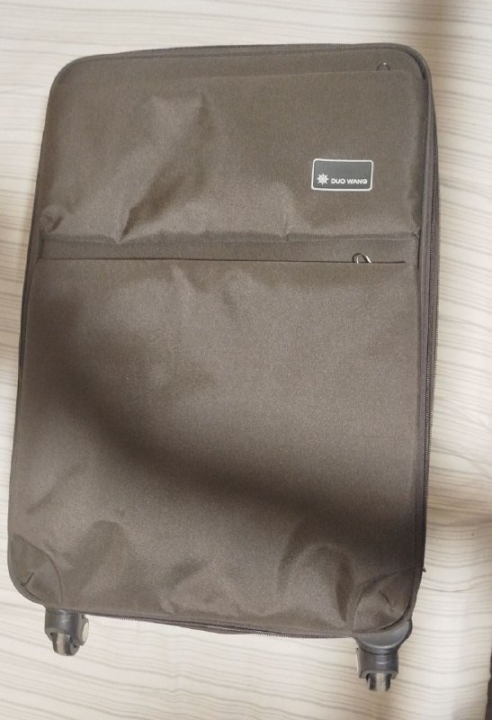 Абсолютно новый чемодан