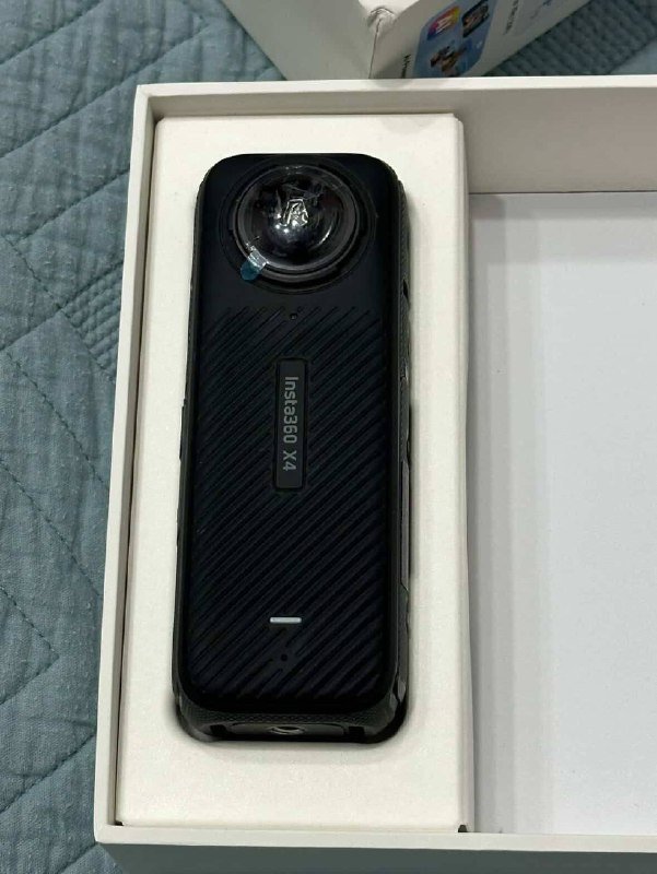 Экшен камера insta360 X4