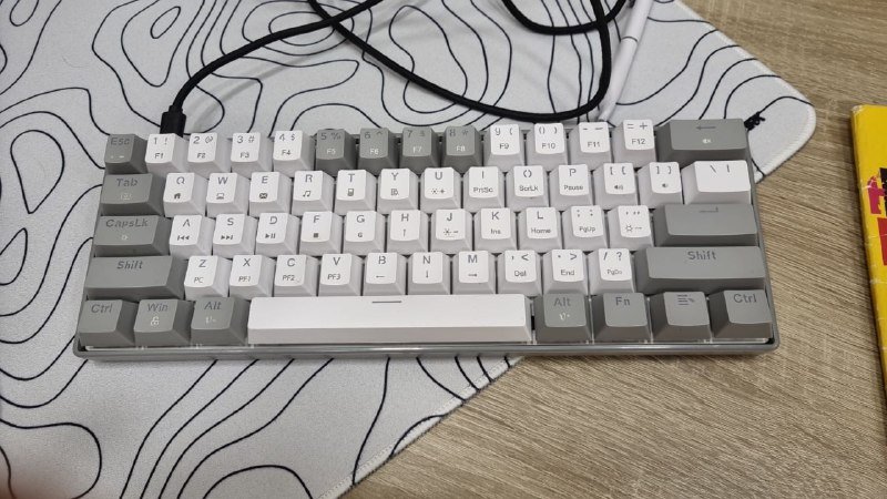 Механическая клавиатура на красных свичах