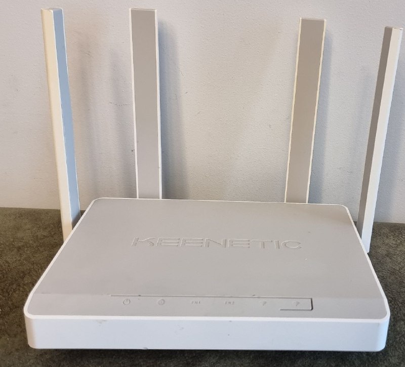 Wi-Fi роутер Keenetic Giga KN-1010