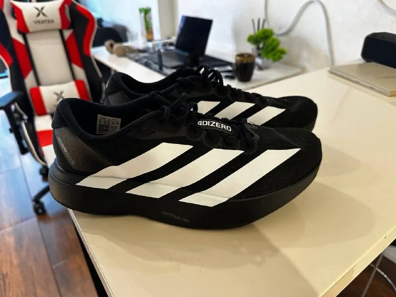 Кроссовки adidas беговые 1