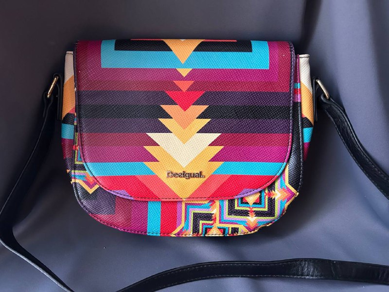 Черная сумка Desigual с цветами 2
