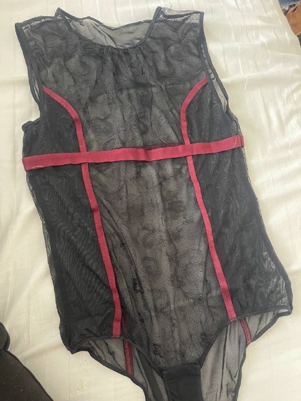 боди Tezenis из черного тюля с бордовыми деталями 5