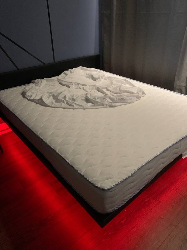 Парящие кровати и мебель-лофт из металла