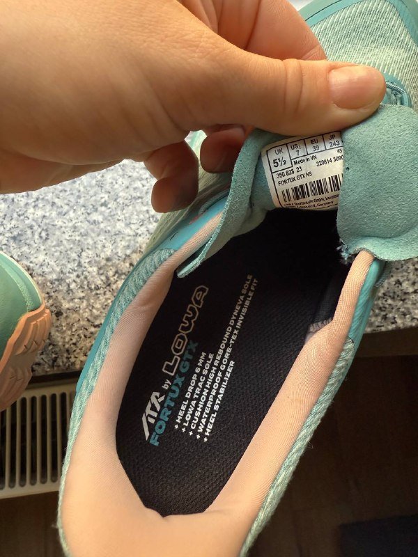 Новые кроссовки Lowa размер 39 4