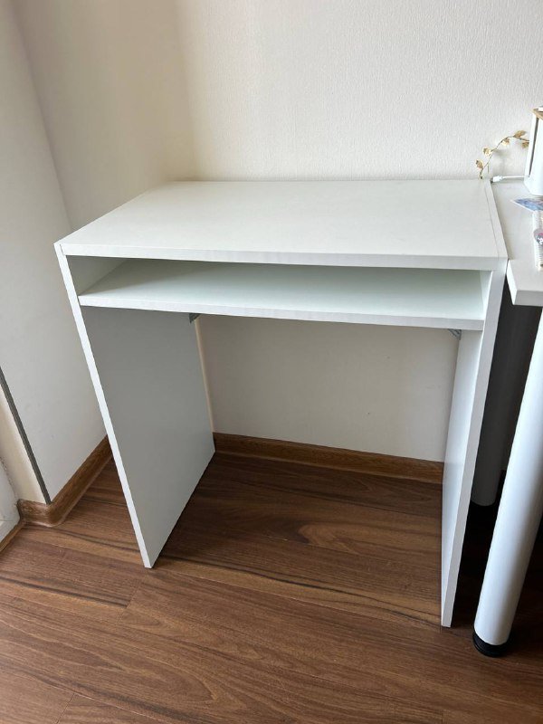 Рабочий стол белый