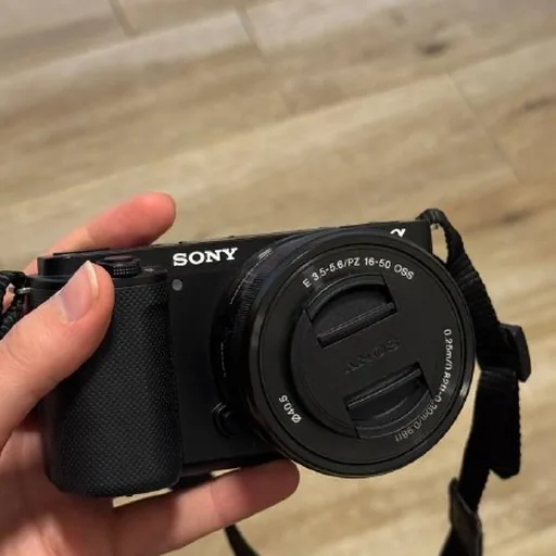 Sony ZV-E10, китовый объектив, карта памяти