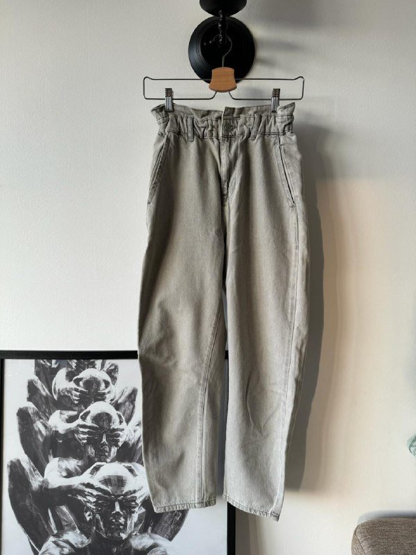 Джинсы Mango черные размер eur 36, Джинсы Zara светло-серые размер eur 36, Джинсовые шорты Pull & Bear размер eur 34, Джинсы Zara серые размер eur 36 2