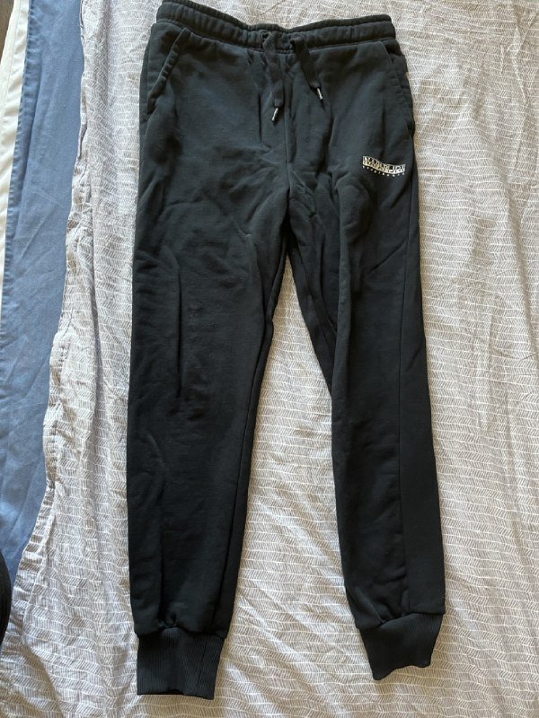 Вкладыши для AirPods Pro 2, бутылка Owala, штаны Napapijri, книга по дизайну 3